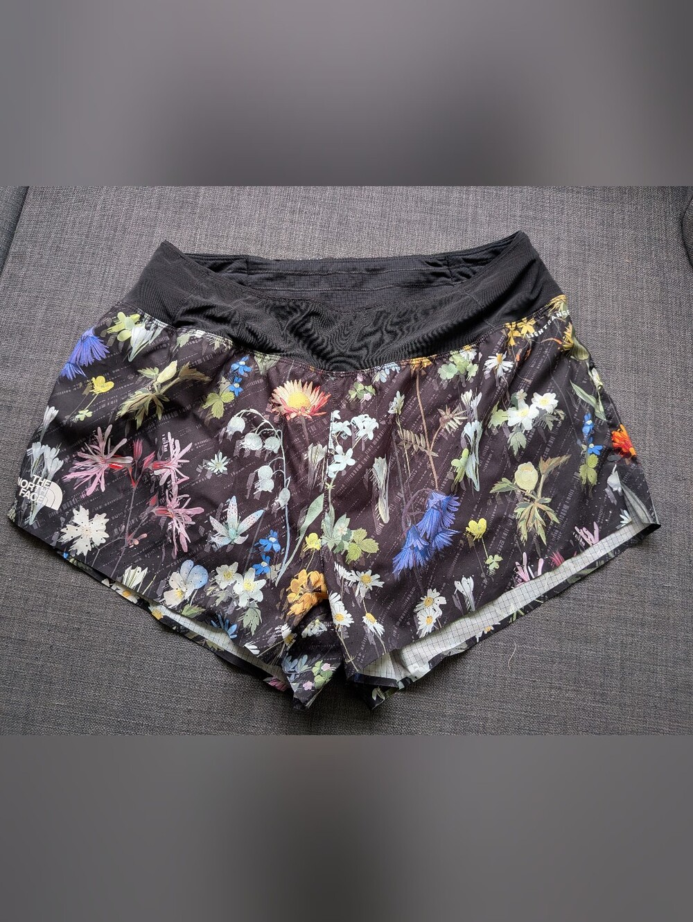 The North Face Women's Summit Series Pacesetter 3" Alpine Floral Shorts - Large